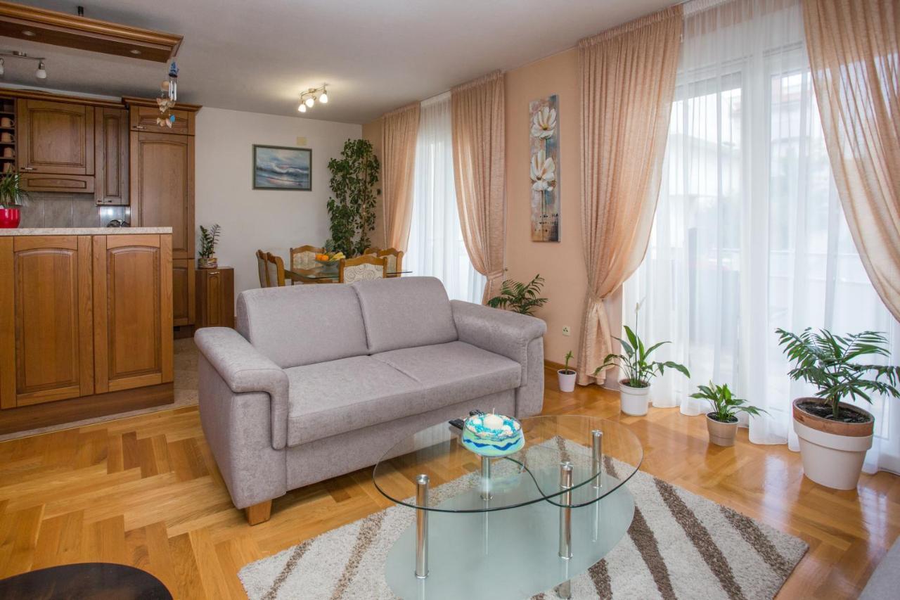 Apartments Magdalena Stobreč Екстериор снимка