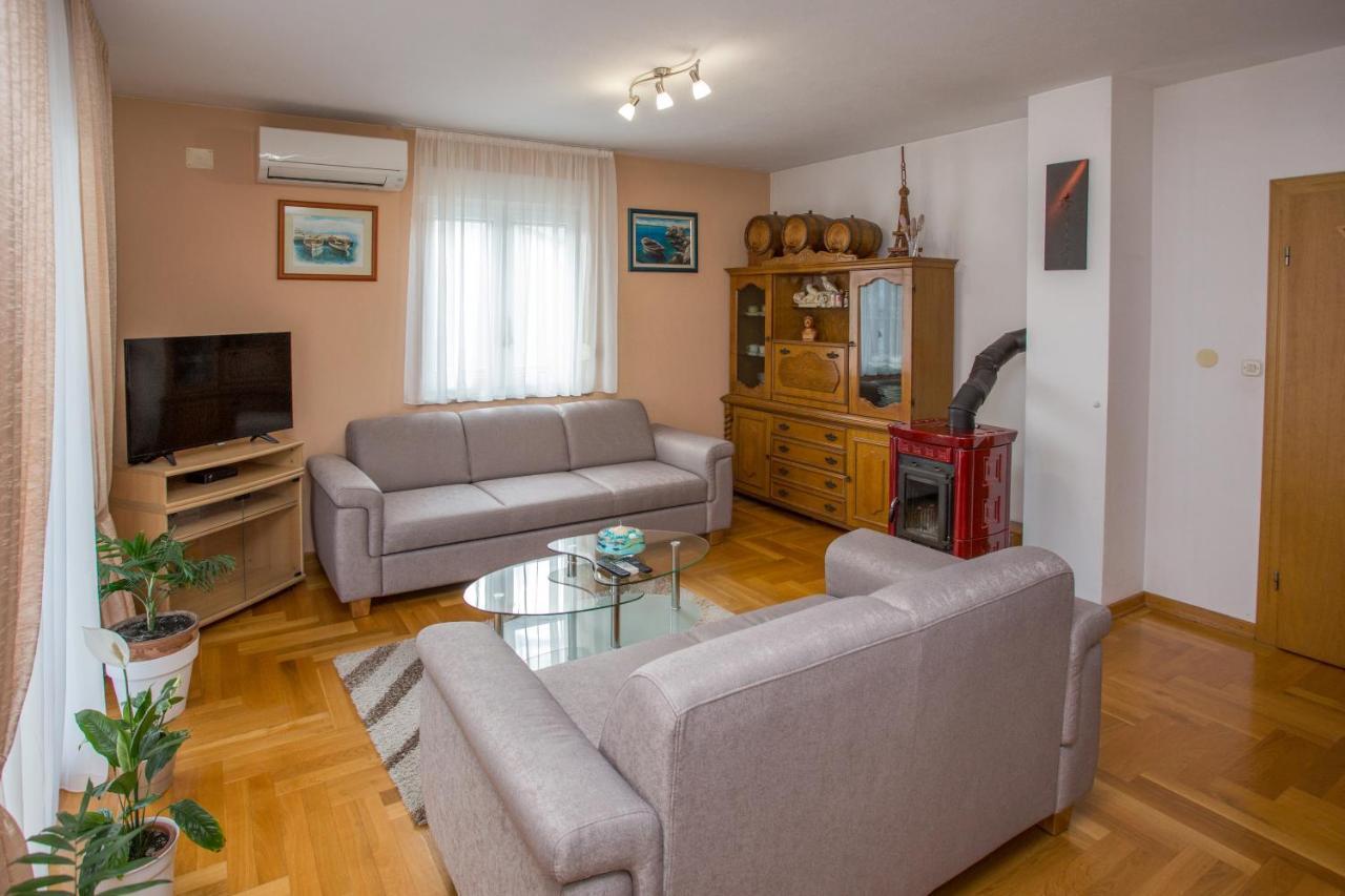 Apartments Magdalena Stobreč Екстериор снимка